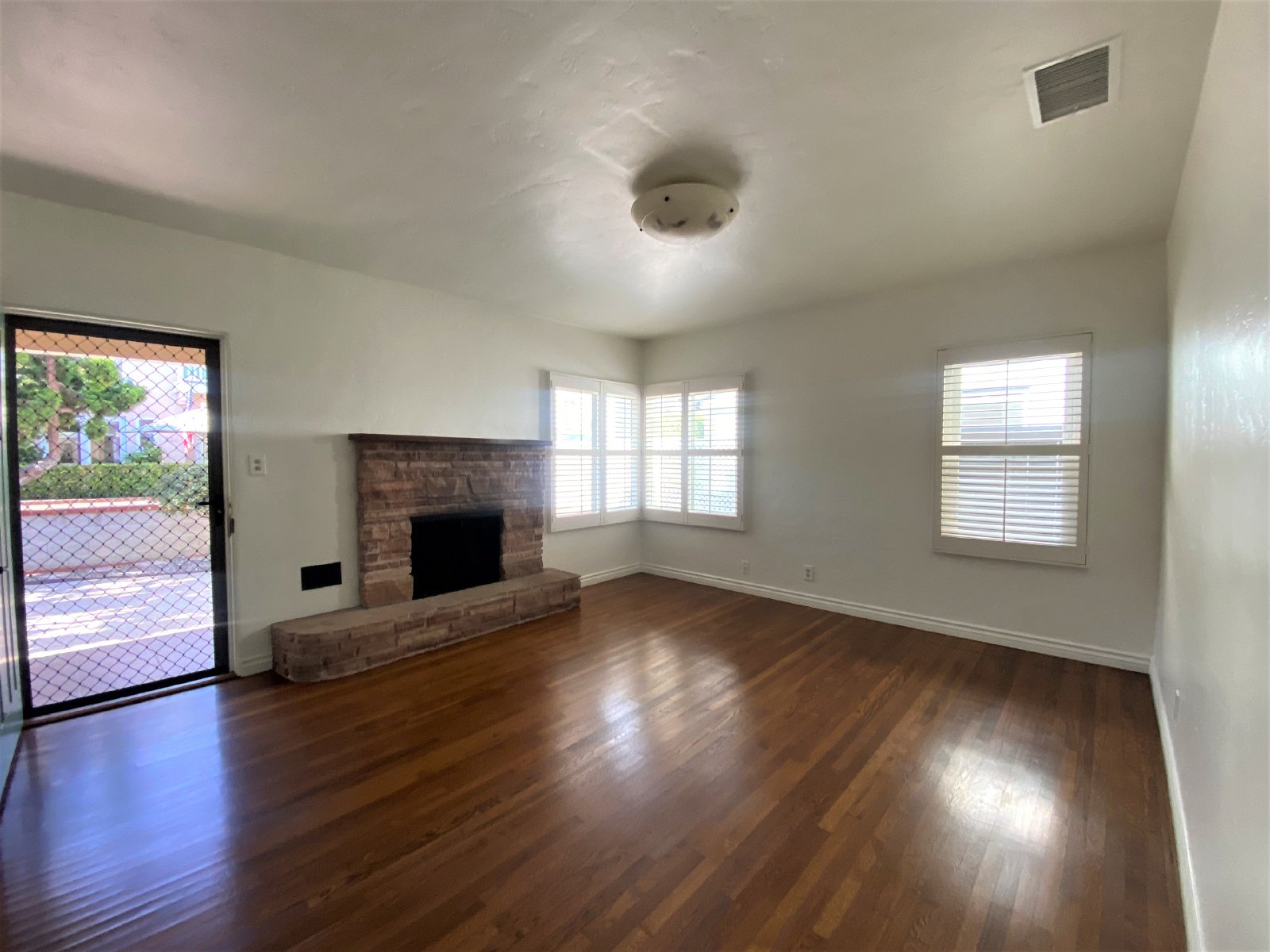 Beautiful 2BD/2BA Beach Home | Prime Mission Beach Location | Garage + 2 Parking Spaces property image