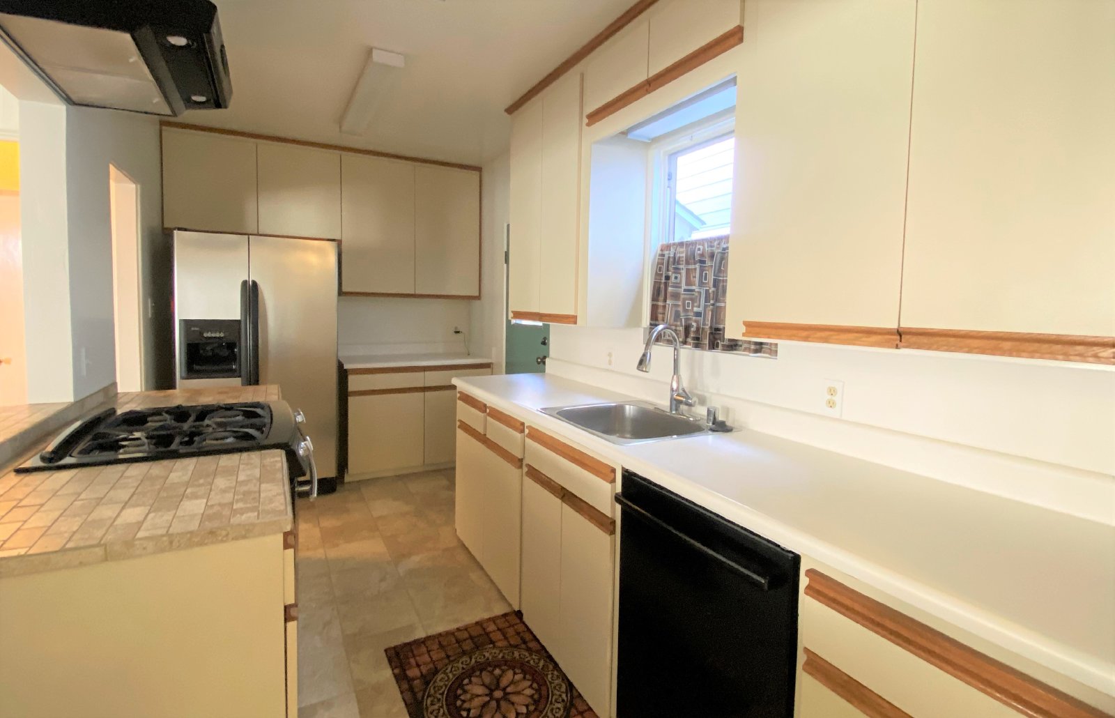 Beautiful 2BD/2BA Beach Home | Prime Mission Beach Location | Garage + 2 Parking Spaces property image