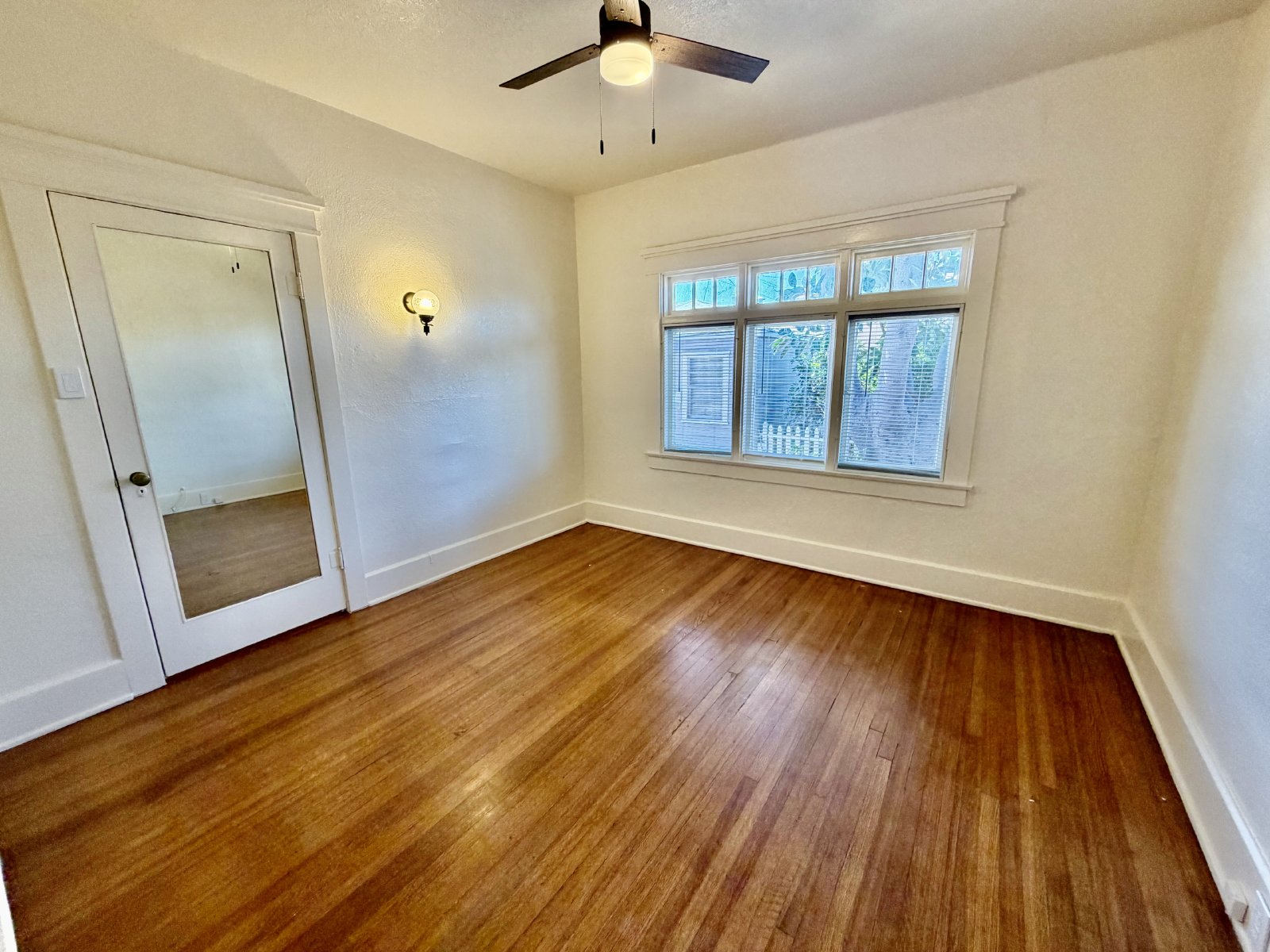 South Park Cottage Charm – 2BR/1BA with Bonus Room, Gated Yard & Garden Bed, Small Pets Welcome! property image