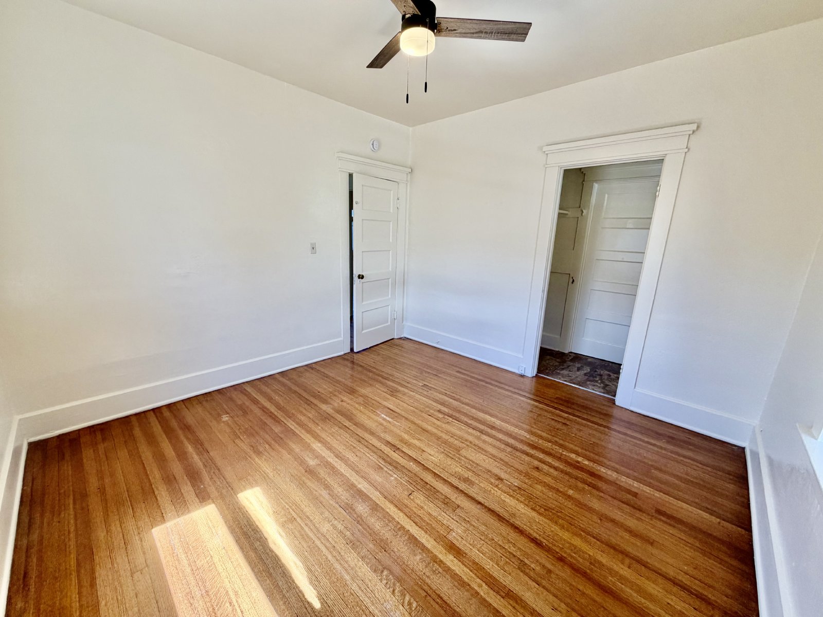 South Park Cottage Charm – 2BR/1BA with Bonus Room, Gated Yard & Garden Bed, Small Pets Welcome! property image