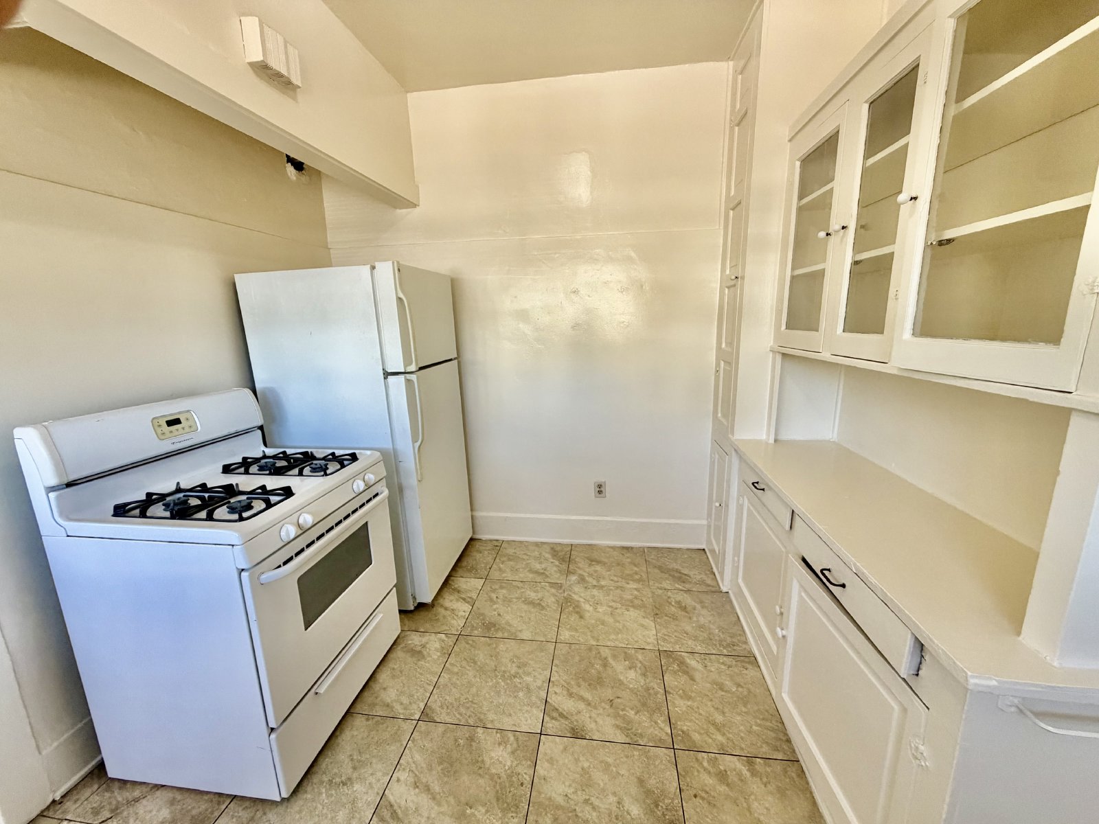 South Park Cottage Charm – 2BR/1BA with Bonus Room, Gated Yard & Garden Bed, Small Pets Welcome! property image