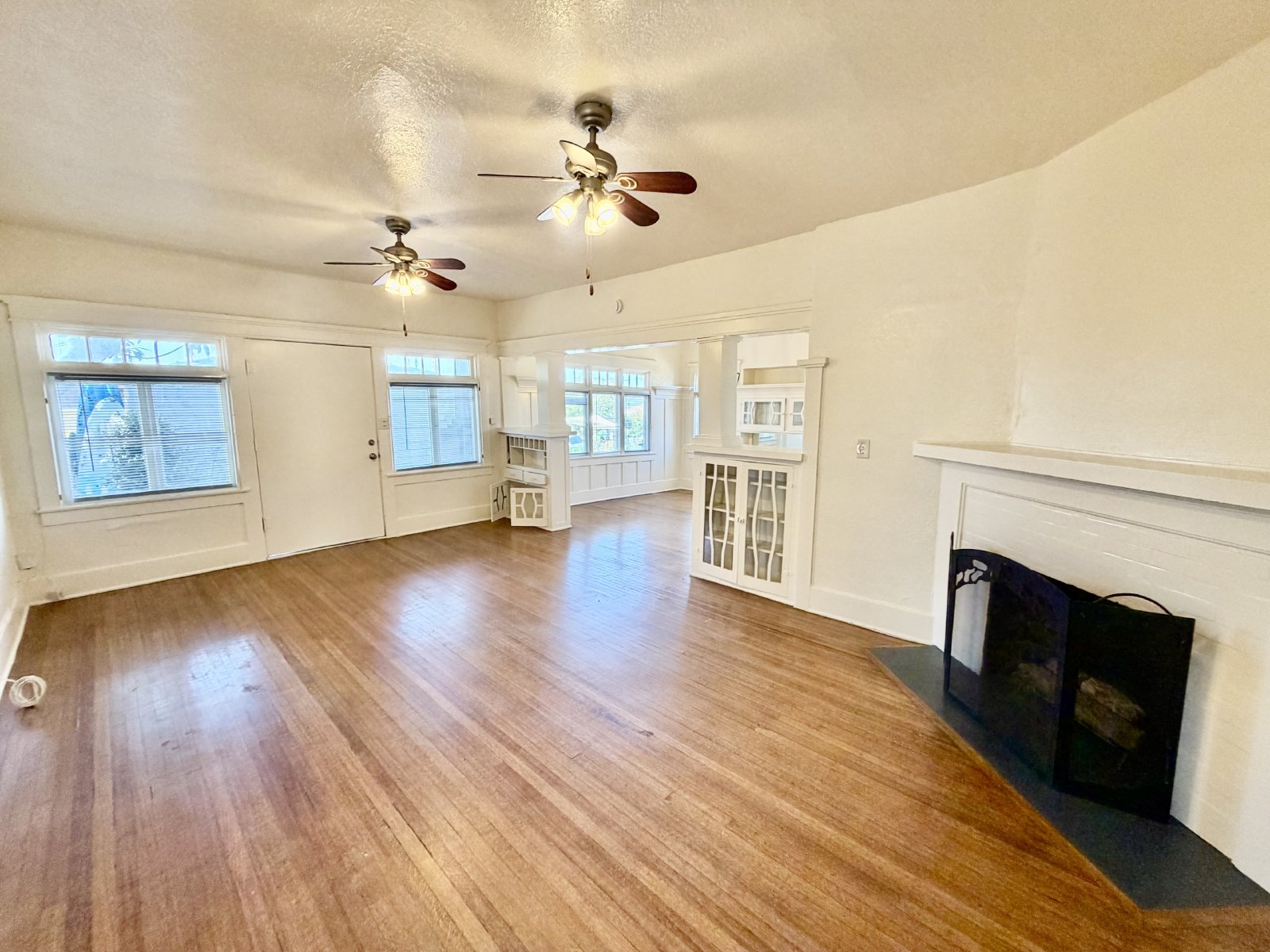 South Park Cottage Charm – 2BR/1BA with Bonus Room, Gated Yard & Garden Bed, Small Pets Welcome! property image
