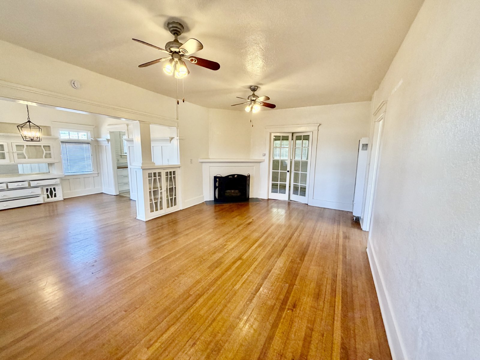 South Park Cottage Charm – 2BR/1BA with Bonus Room, Gated Yard & Garden Bed, Small Pets Welcome! property image