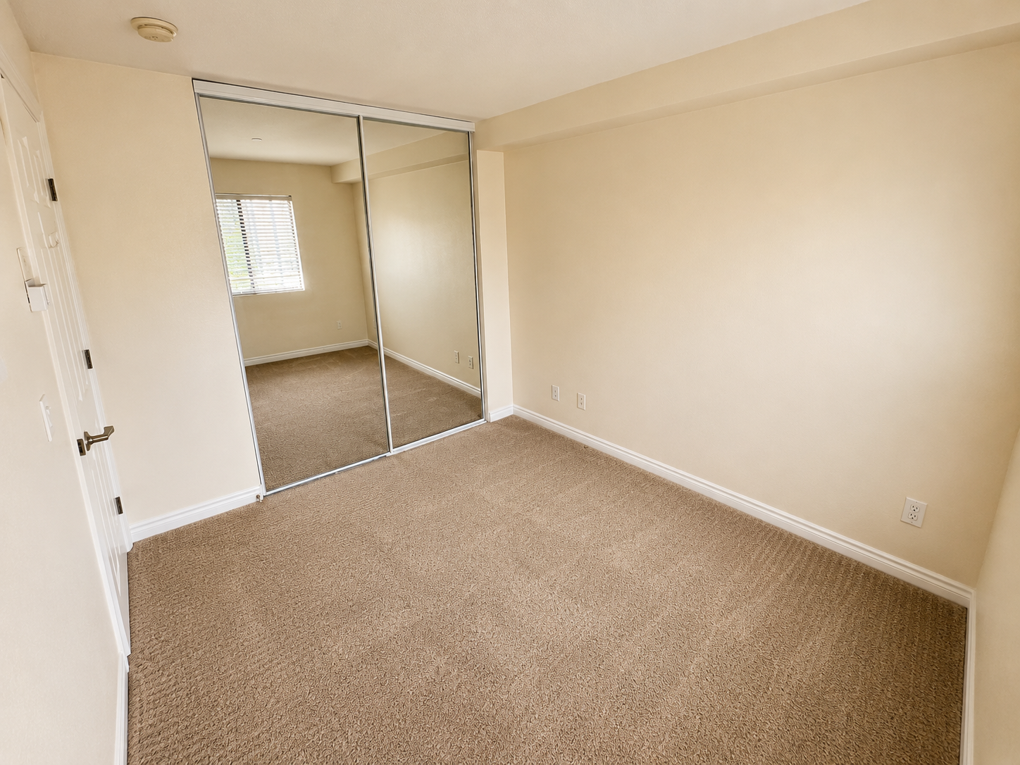 Charming 1 Bedroom Condo in Prime Hillcrest Location – Available Now! property image