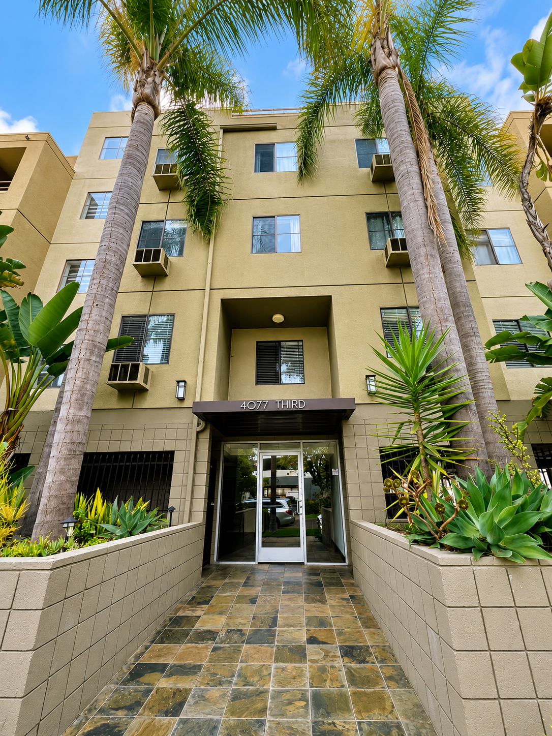 Charming 1 Bedroom Condo in Prime Hillcrest Location – Available Now! property image
