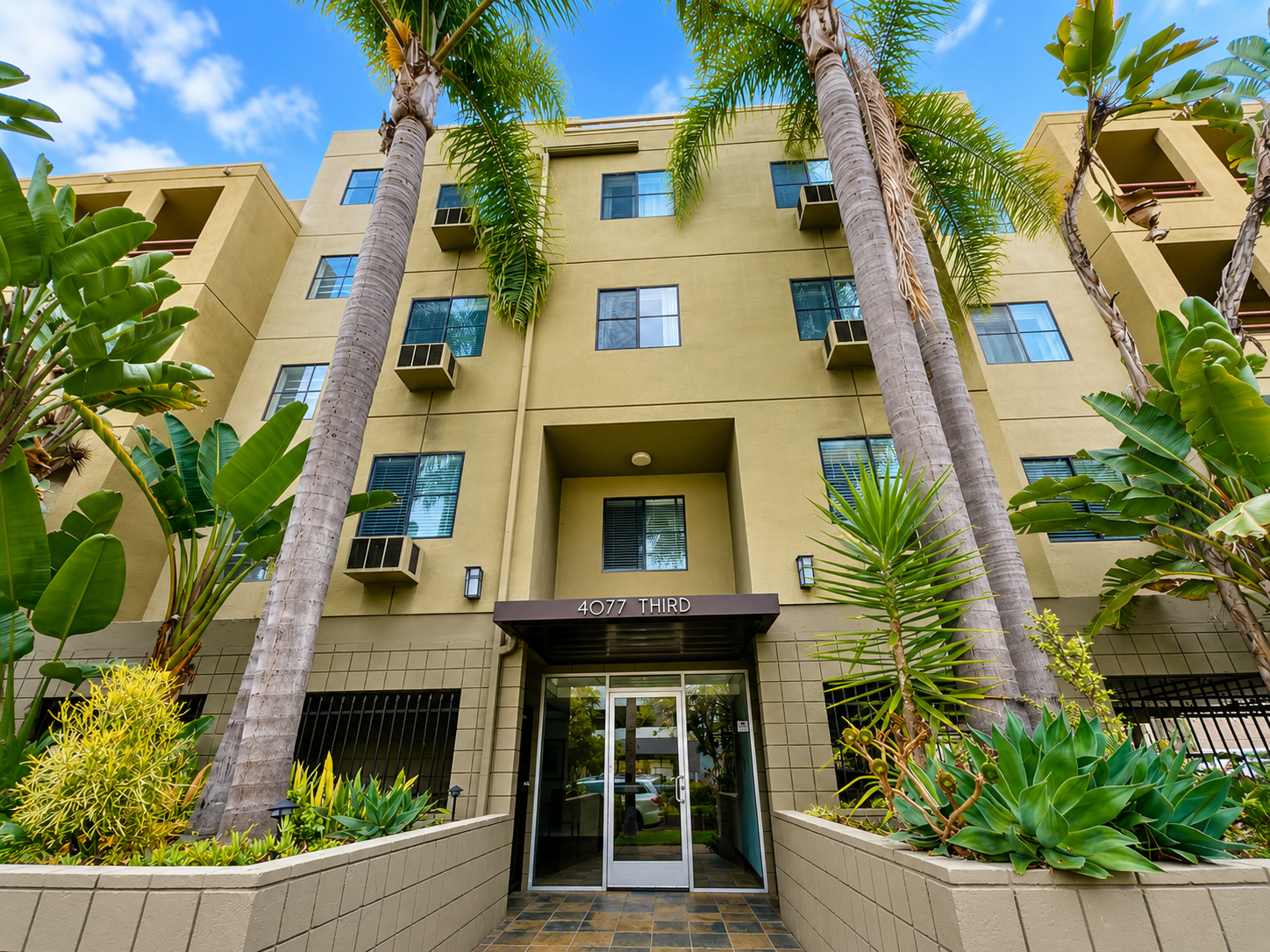 Charming 1 Bedroom Condo in Prime Hillcrest Location – Available Now! property image