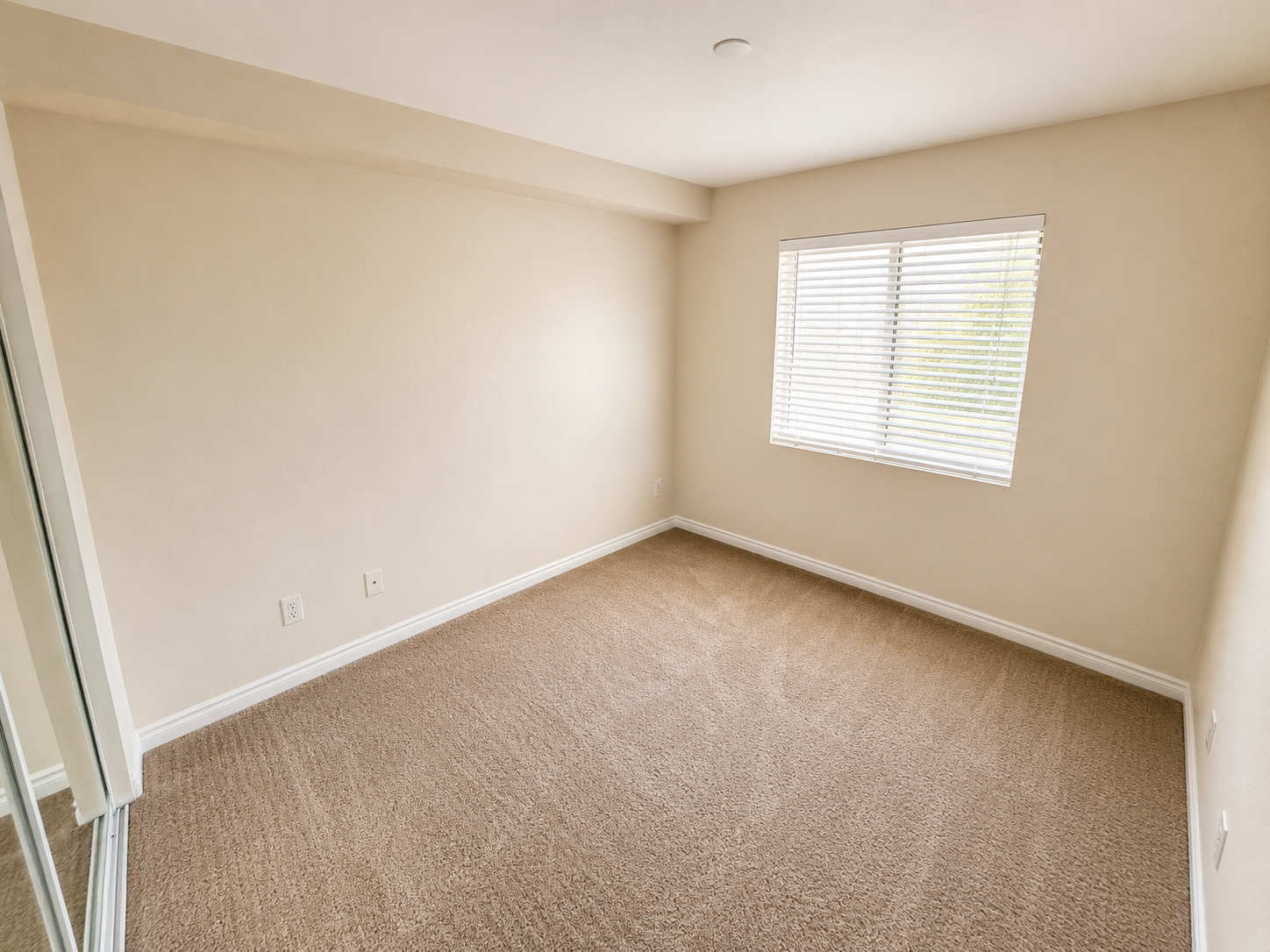 Charming 1 Bedroom Condo in Prime Hillcrest Location – Available Now! property image