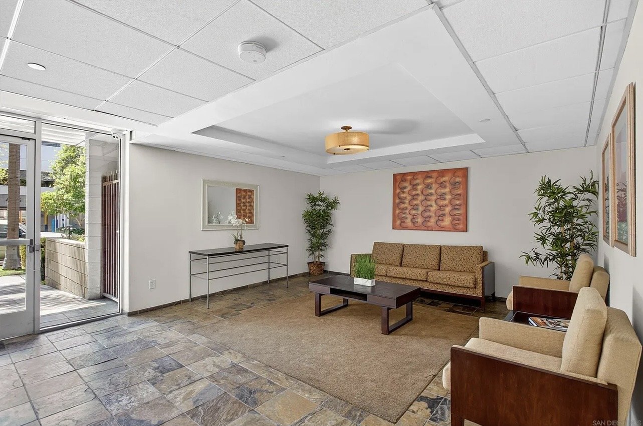 Charming 1 Bedroom Condo in Prime Hillcrest Location – Available Now! property image