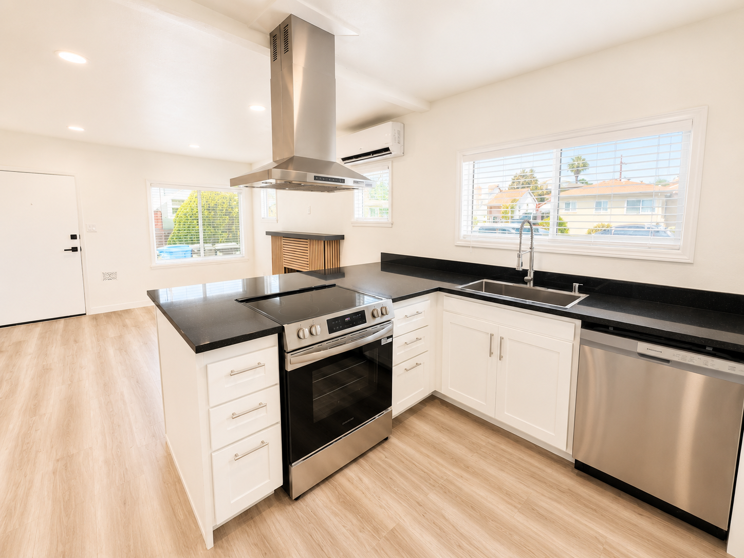 Beautifully Remodeled Spanish Cottage, A/C & In-Unit Laundry in Normal Heights! property image