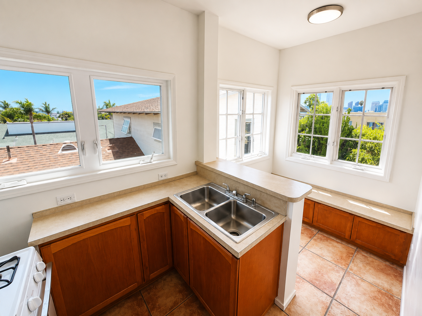 Bright Upstairs Apartment with Skyline Views in Golden Hill! property image