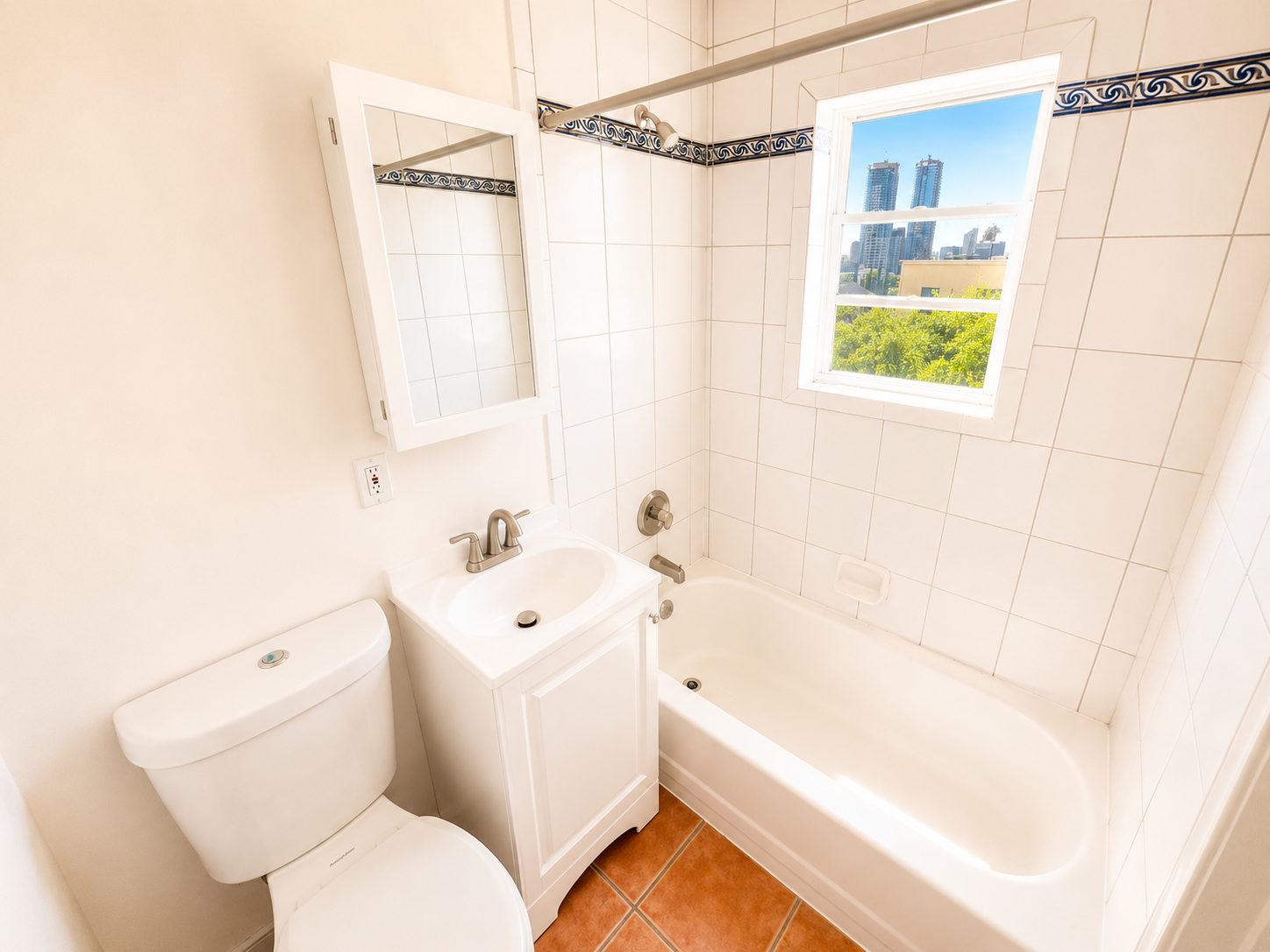Bright Upstairs Apartment with Skyline Views in Golden Hill! property image