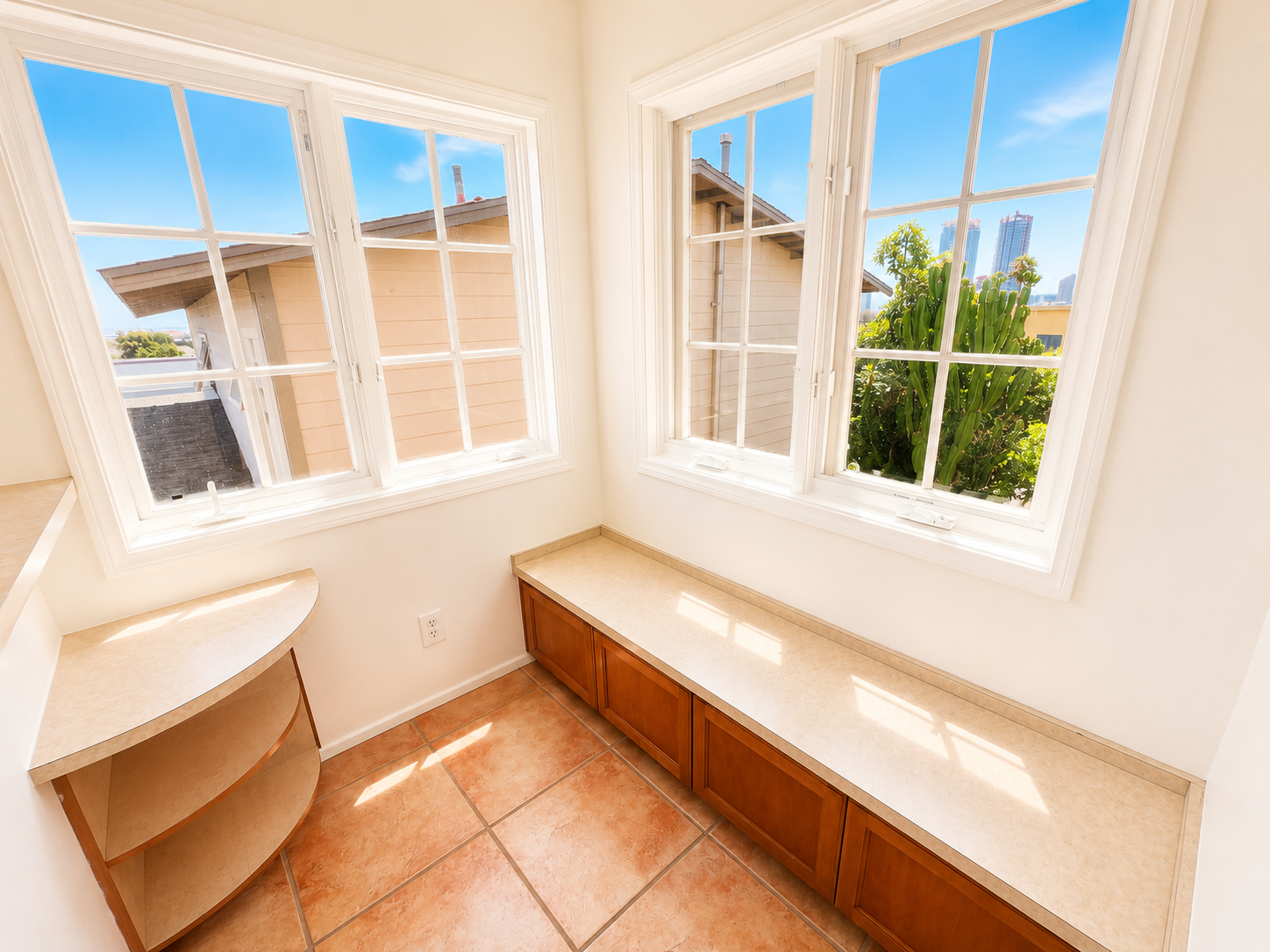 Bright Upstairs Apartment with Skyline Views in Golden Hill! property image