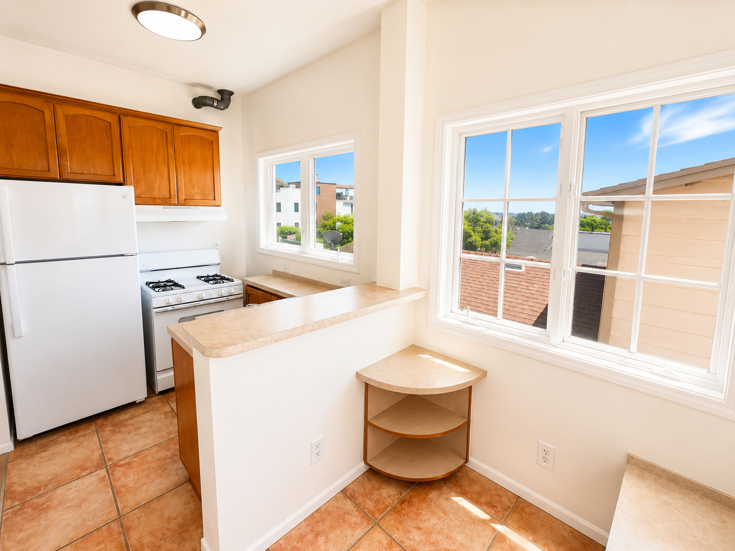 Bright Upstairs Apartment with Skyline Views in Golden Hill! property image