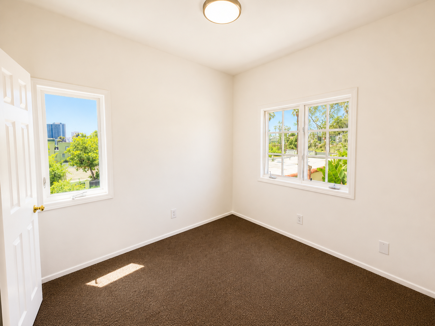 Bright Upstairs Apartment with Skyline Views in Golden Hill! property image