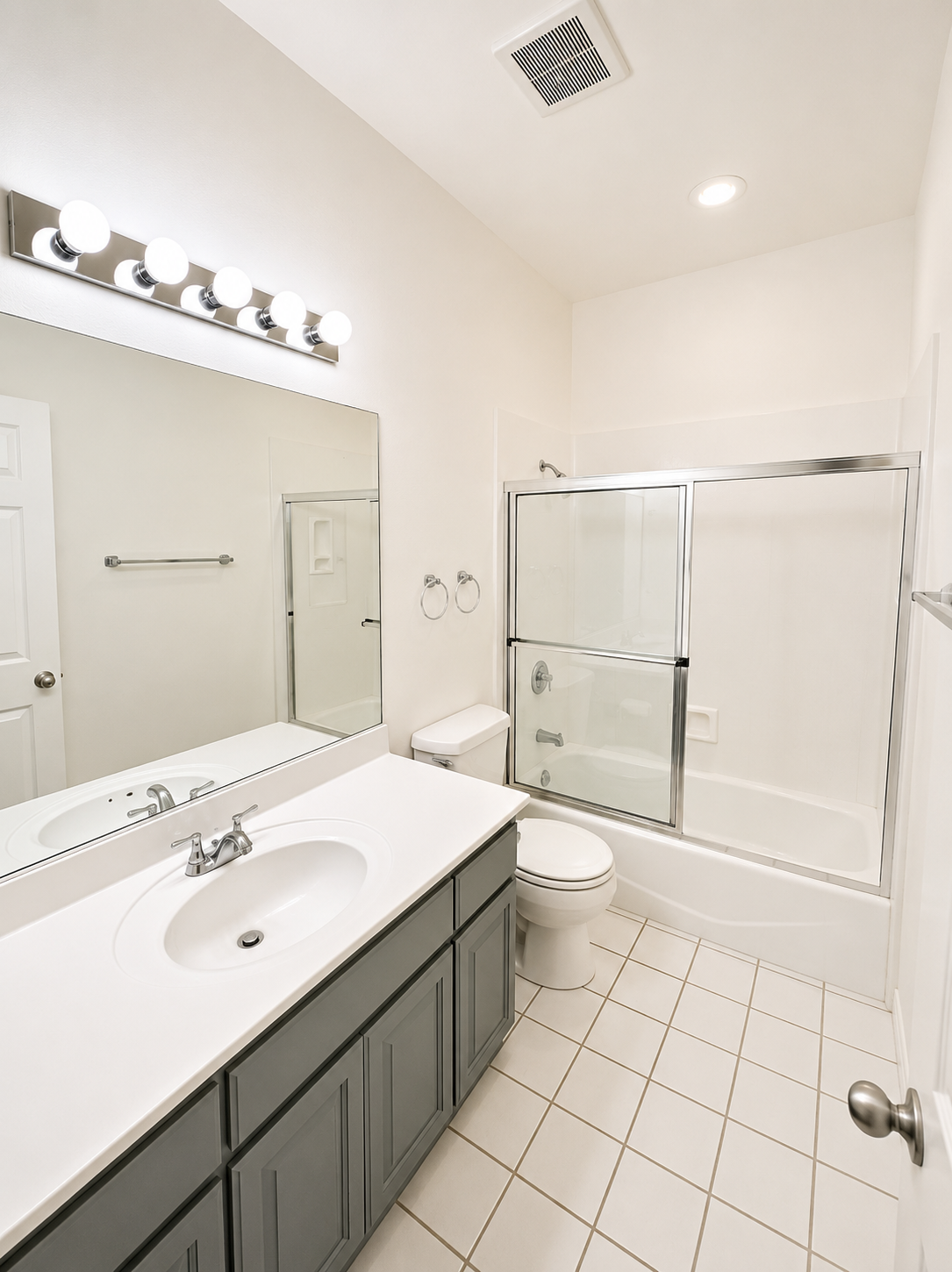Coastal Living at It's Best! Pacific Beach Townhome with Incredible Rooftop Views! property image