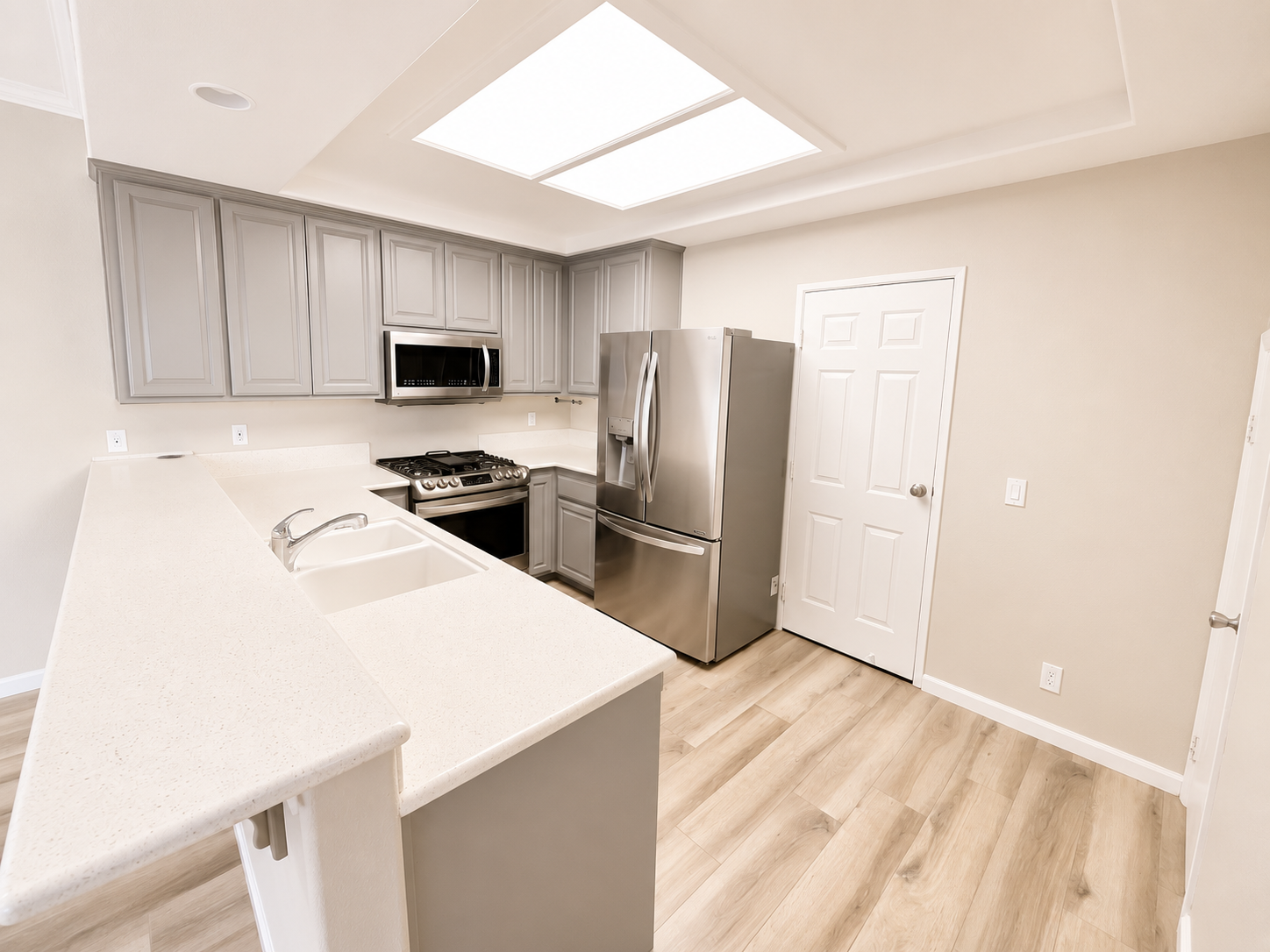 Coastal Living at It's Best! Pacific Beach Townhome with Incredible Rooftop Views! property image
