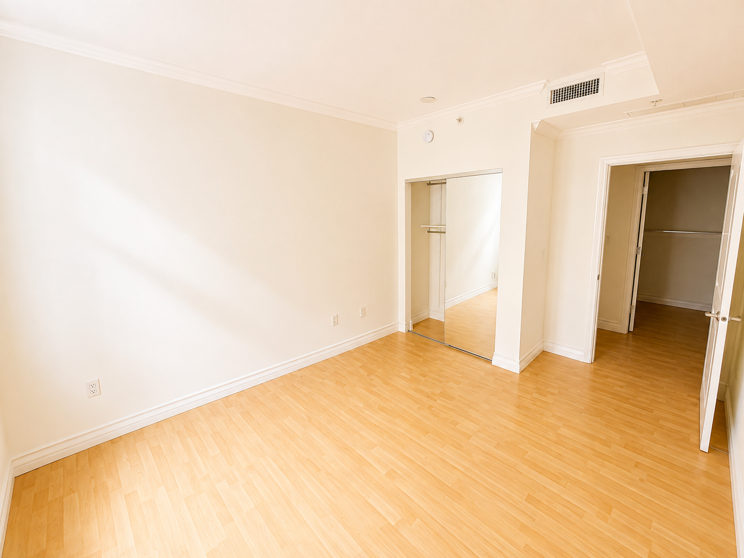Sunny 2BR/2BA Condo with  1 Parking Space in Discovery at Cortez Hill property image