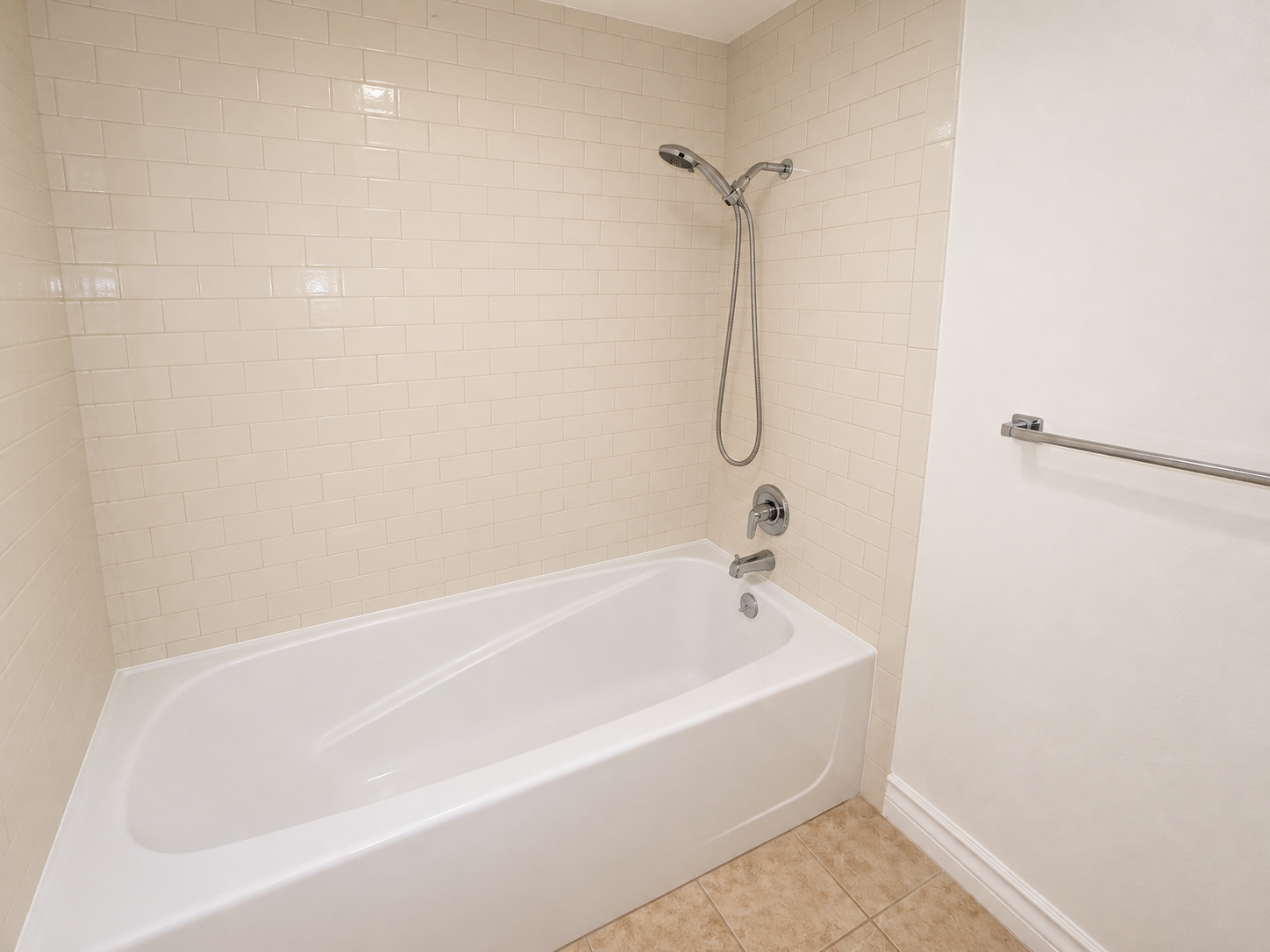 Sunny 2BR/2BA Condo with  1 Parking Space in Discovery at Cortez Hill property image