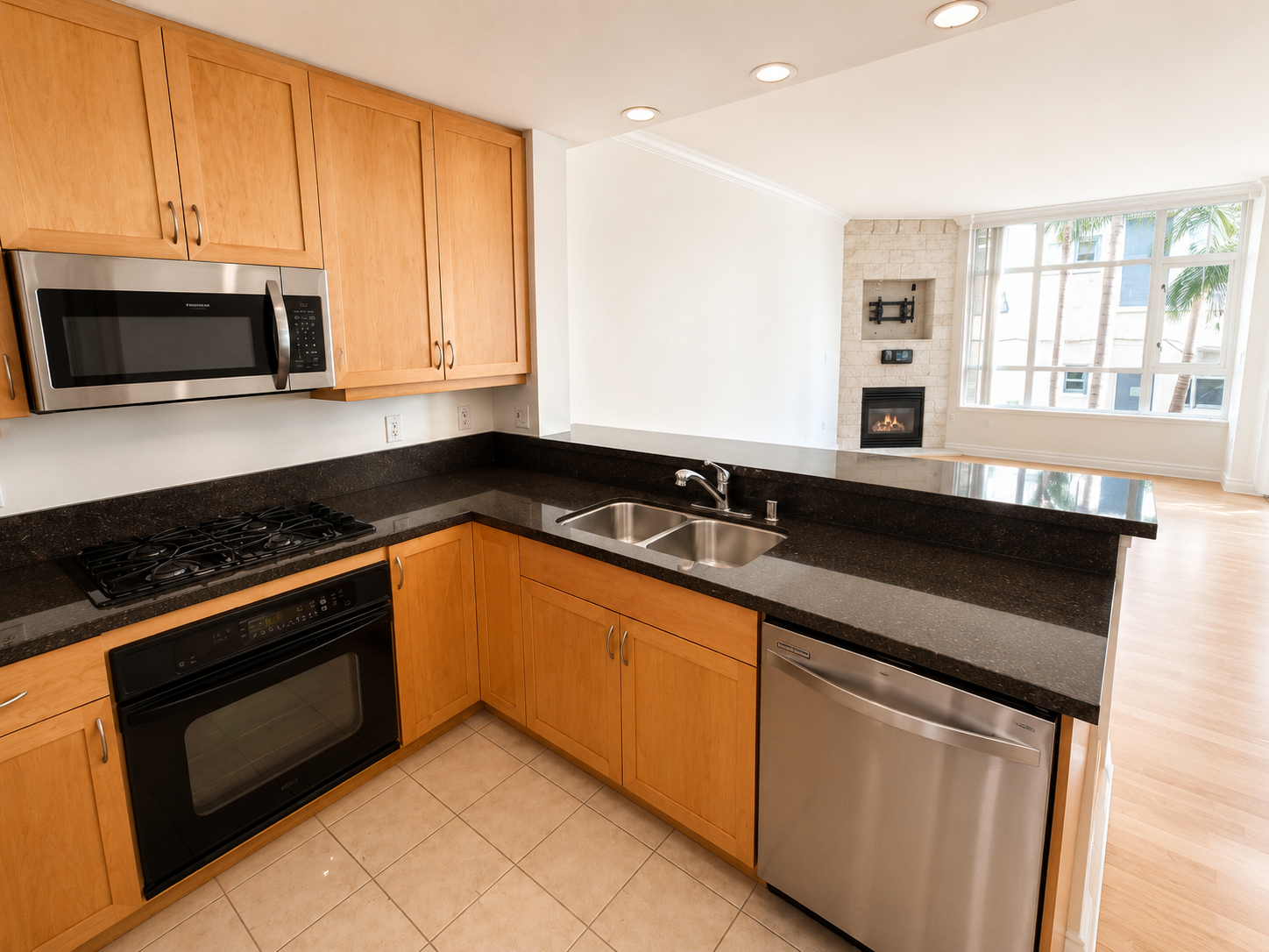 Sunny 2BR/2BA Condo with  1 Parking Space in Discovery at Cortez Hill property image