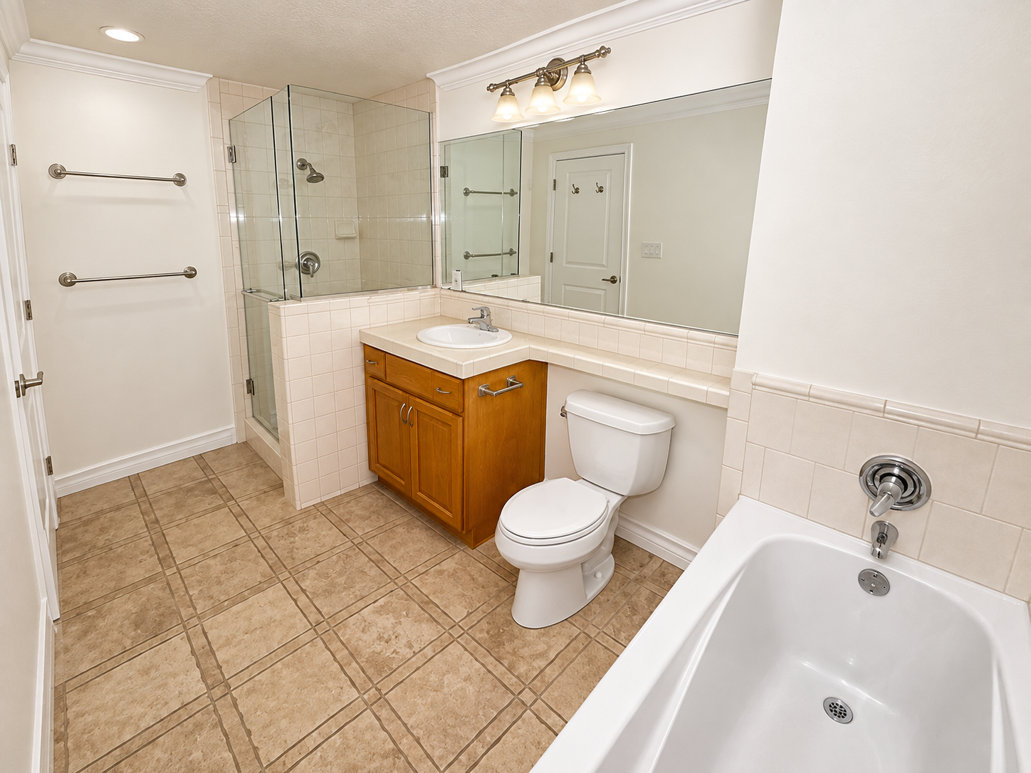 Sunny 2BR/2BA Condo with  1 Parking Space in Discovery at Cortez Hill property image