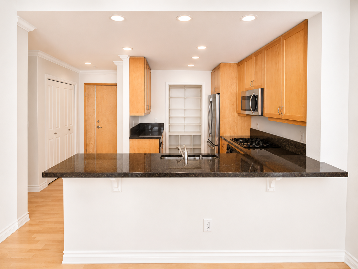 Sunny 2BR/2BA Condo with  1 Parking Space in Discovery at Cortez Hill property image