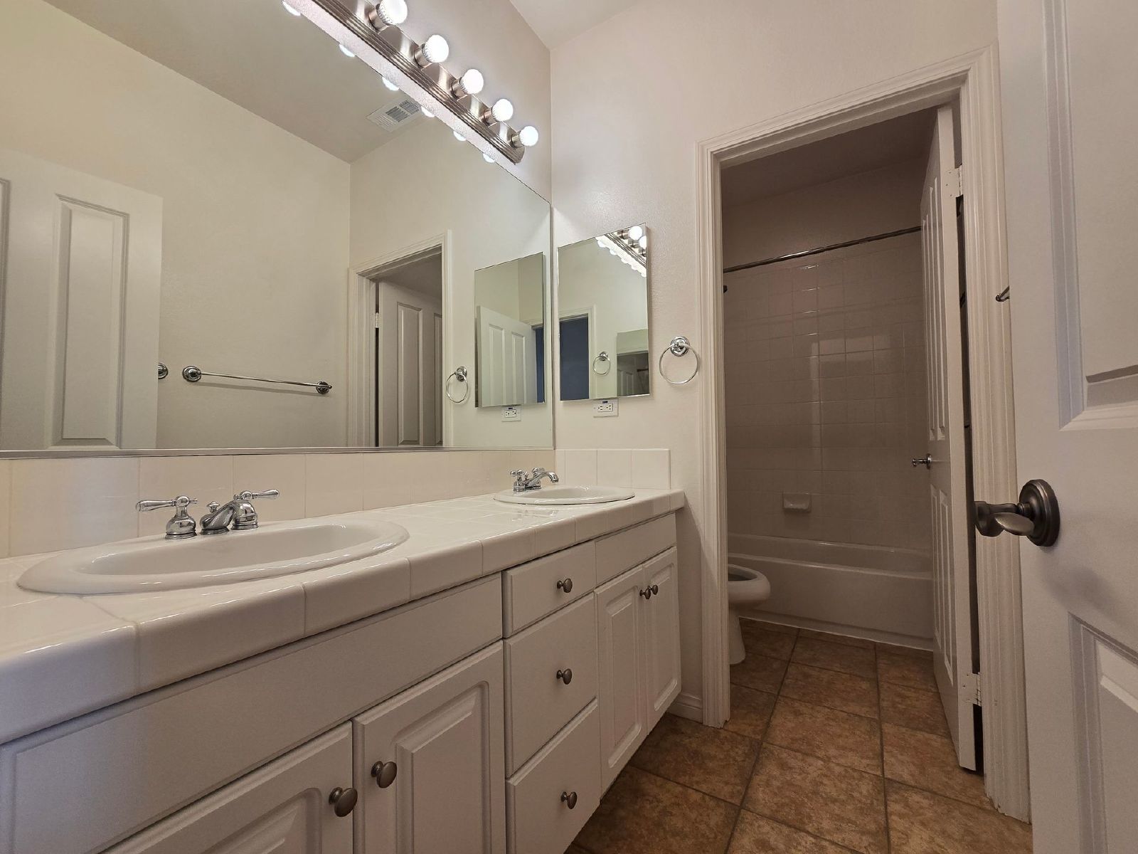 Beautiful 4-Bedroom Home in Desirable Pacific Highlands Ranch  **$1000 OFF MOVE IN COST** property image