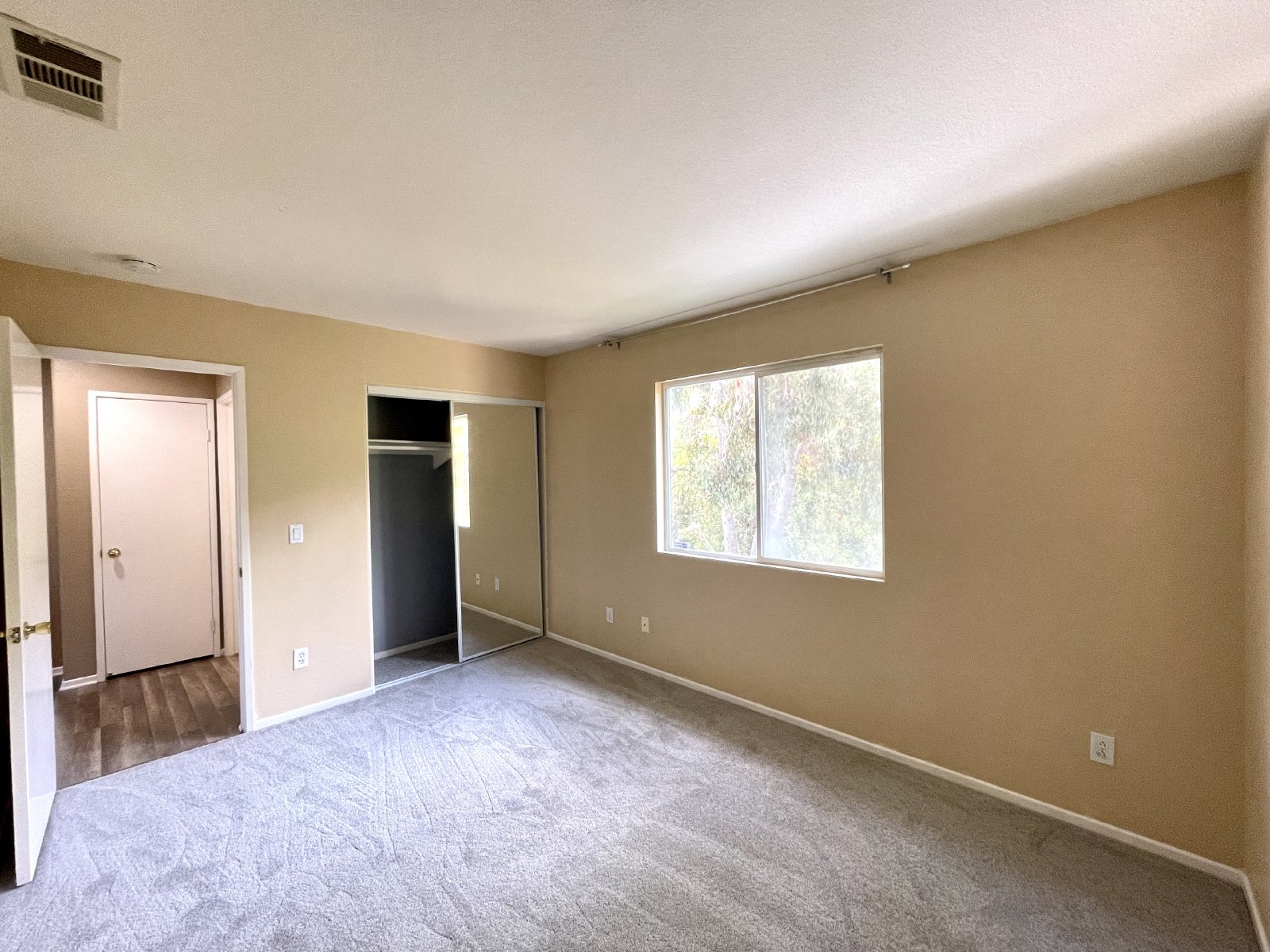 Spacious 4-Bedroom Home in Desirable Ocean View Hills property image