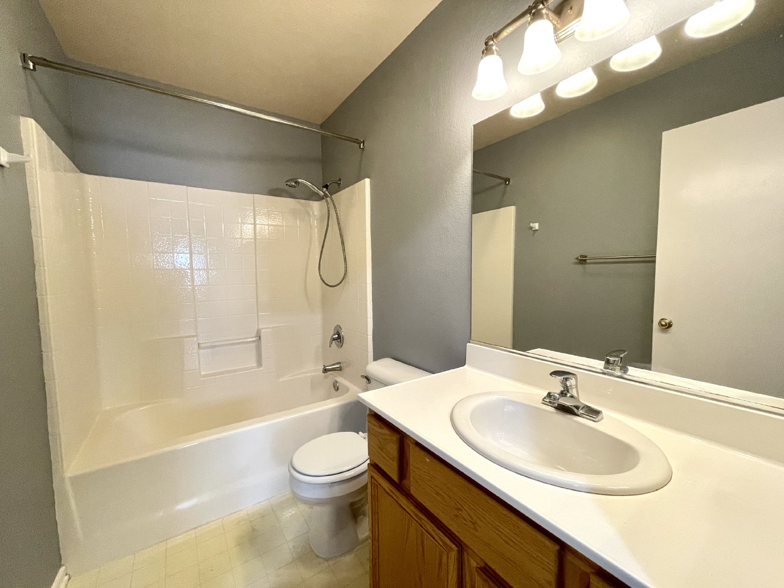 Spacious 4-Bedroom Home in Desirable Ocean View Hills property image