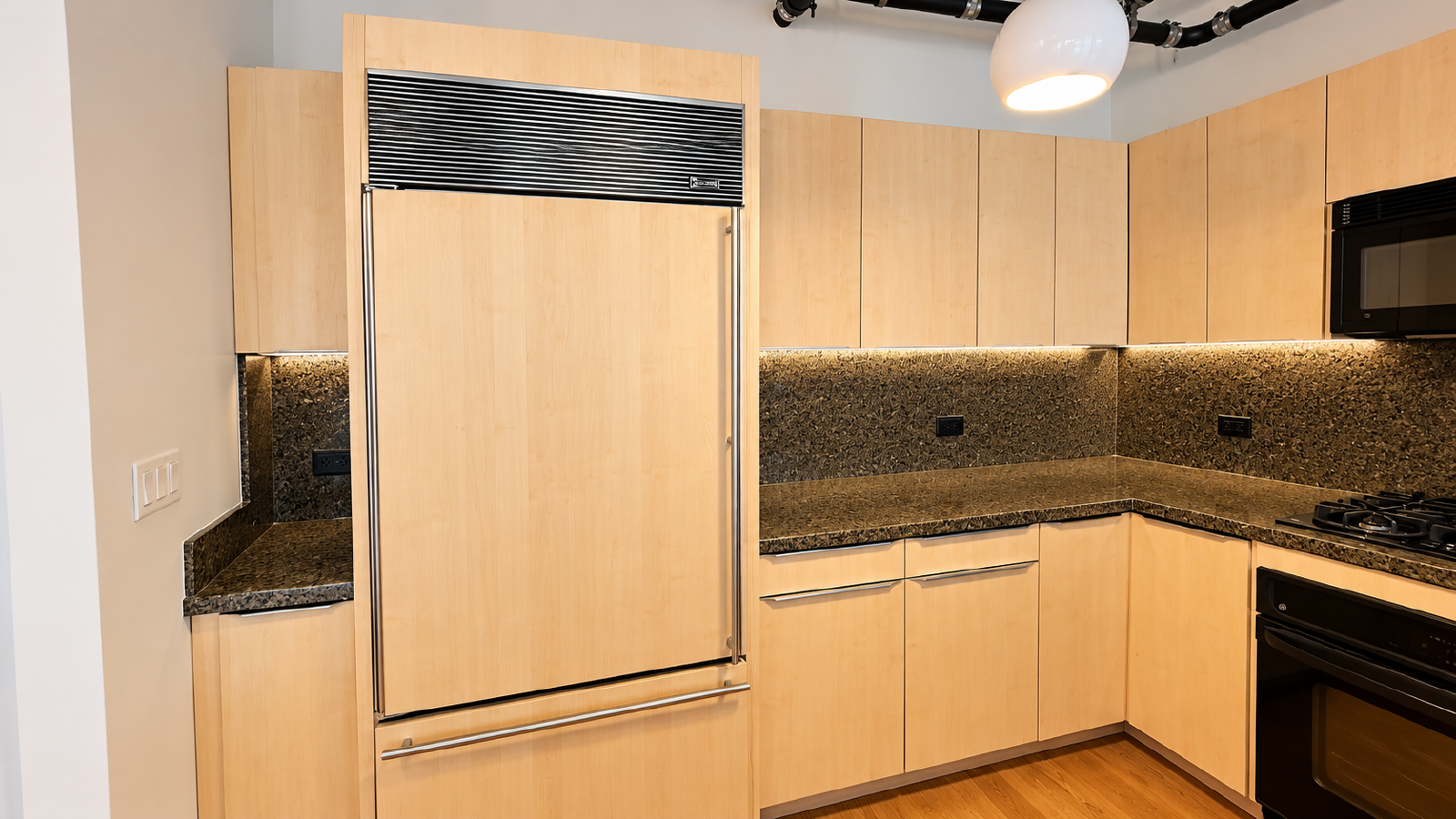 Spacious Luxury Loft with 2 Baths, 2 Parking Spaces in Downtown San Diego property image
