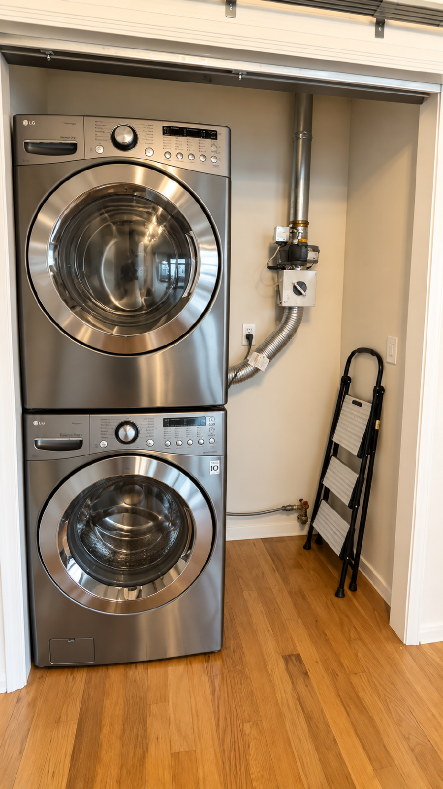 Spacious Luxury Loft with 2 Baths, 2 Parking Spaces in Downtown San Diego property image
