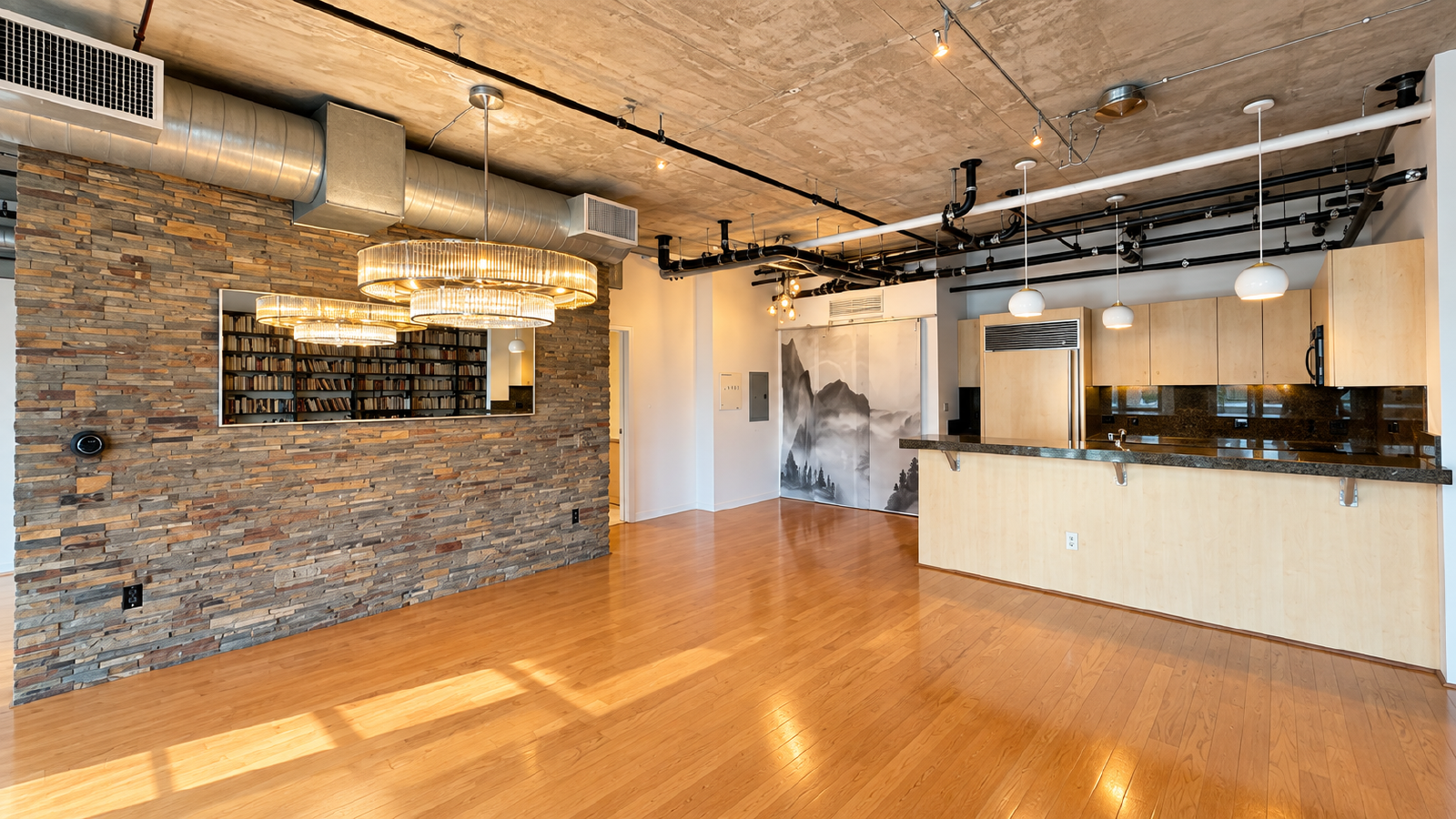 Spacious Luxury Loft with 2 Baths, 2 Parking Spaces in Downtown San Diego property image