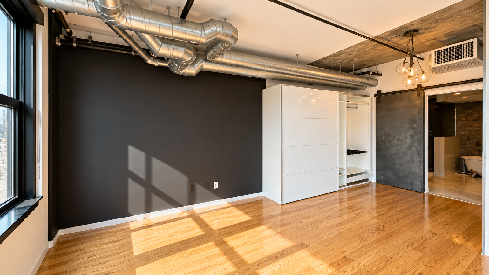 Spacious Luxury Loft with 2 Baths, 2 Parking Spaces in Downtown San Diego property image