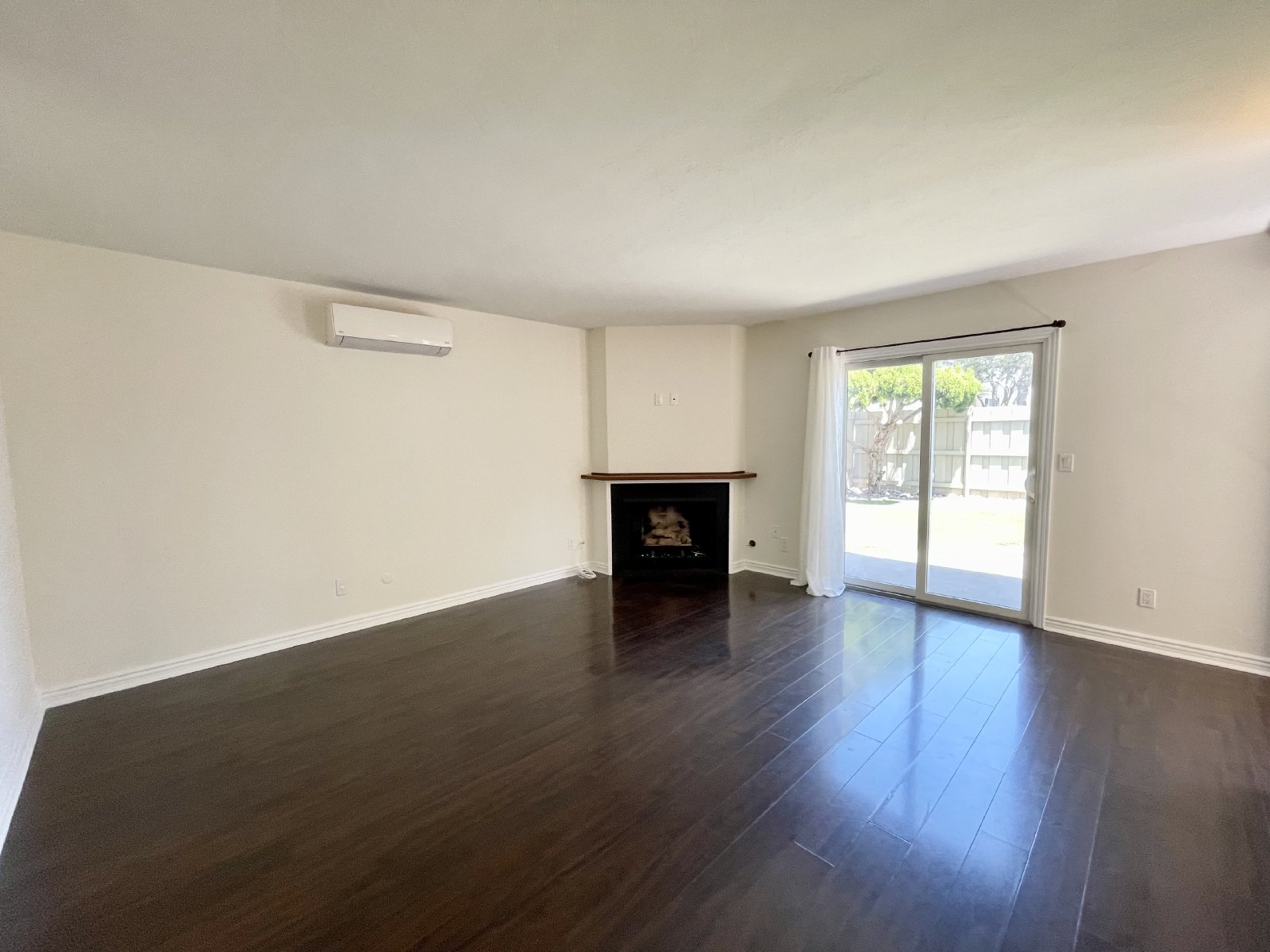 Beautifully Renovated 2 Bedroom 1.5 Bath Coronado Village Home property image