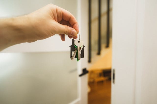 person holding a set of keys